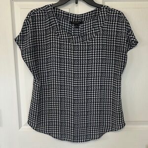 Banana Republic short sleeve Top Navy Blue and White Size Small